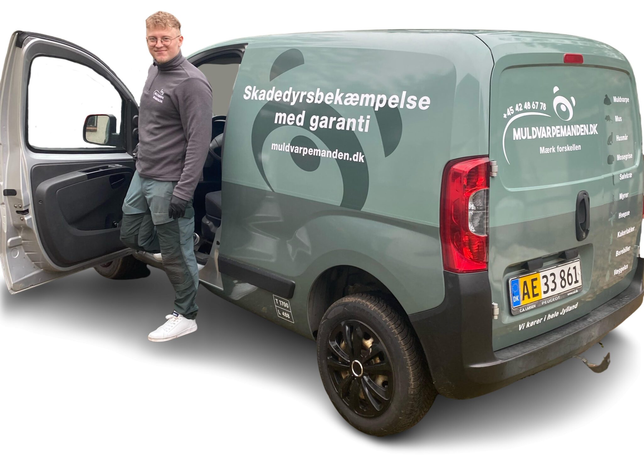 Skadedyrstekniker på økologisk bedrift – fældebaseret bekæmpelse